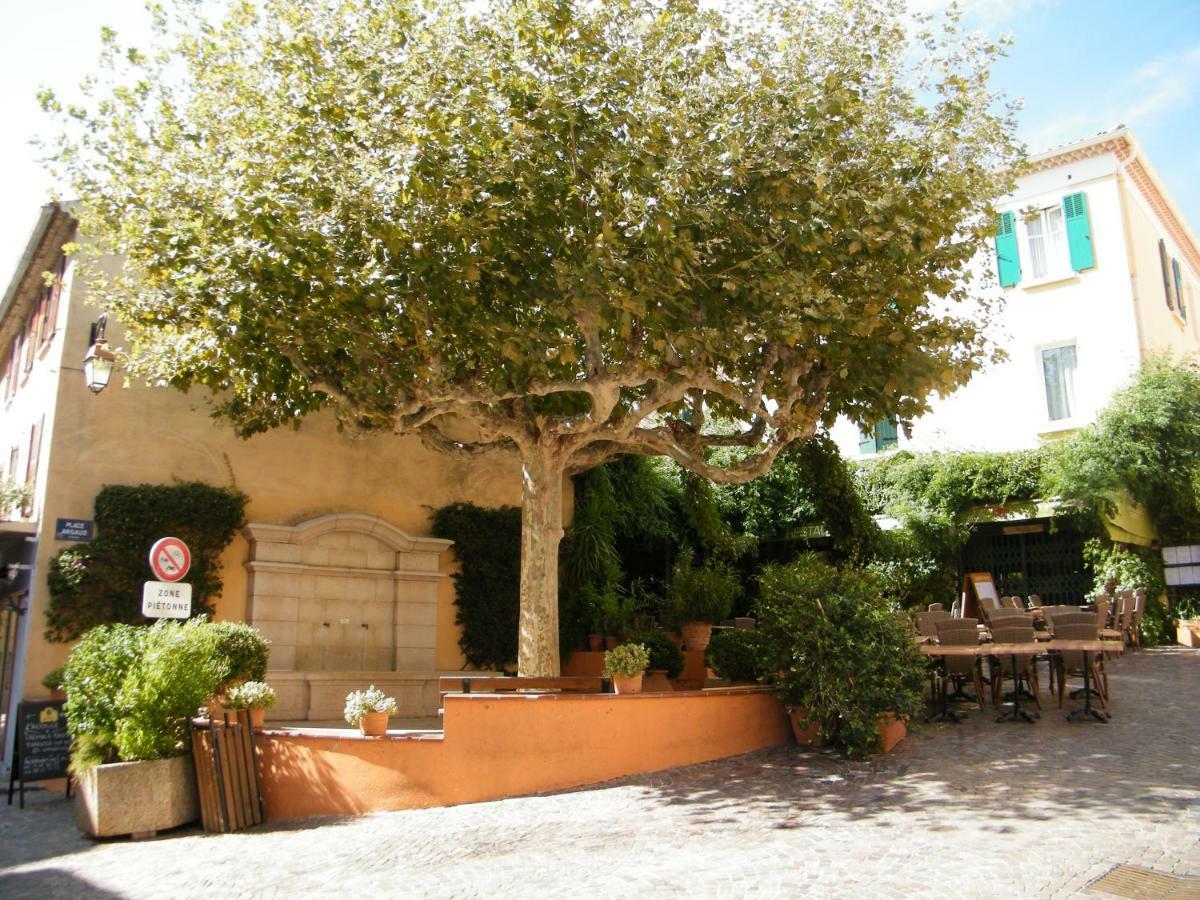 Les 12 Sables Apartman Le Lavandou Kültér fotó
